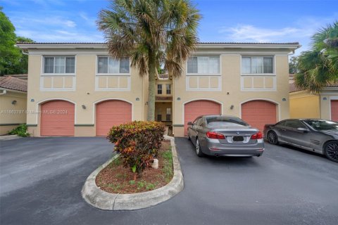 Condo in Miramar, Florida, 1 bedroom  № 1861145 - photo 1