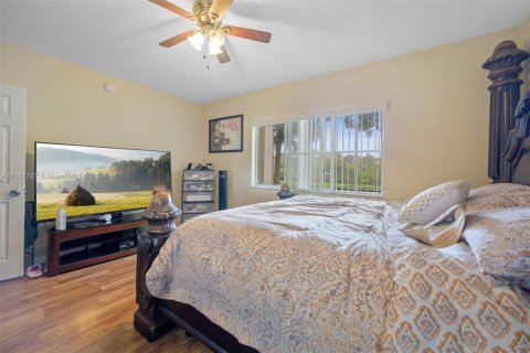 Condo in Miramar, Florida, 1 bedroom  № 1861145 - photo 12
