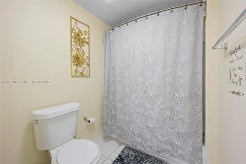 Condo in Miramar, Florida, 1 bedroom  № 1861145 - photo 15