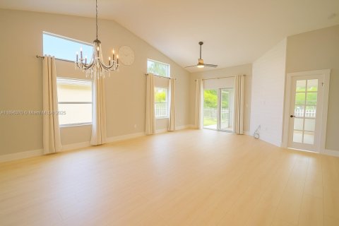 House in Boynton Beach, Florida 2 bedrooms, 136.66 sq.m. № 1950926 - photo 2