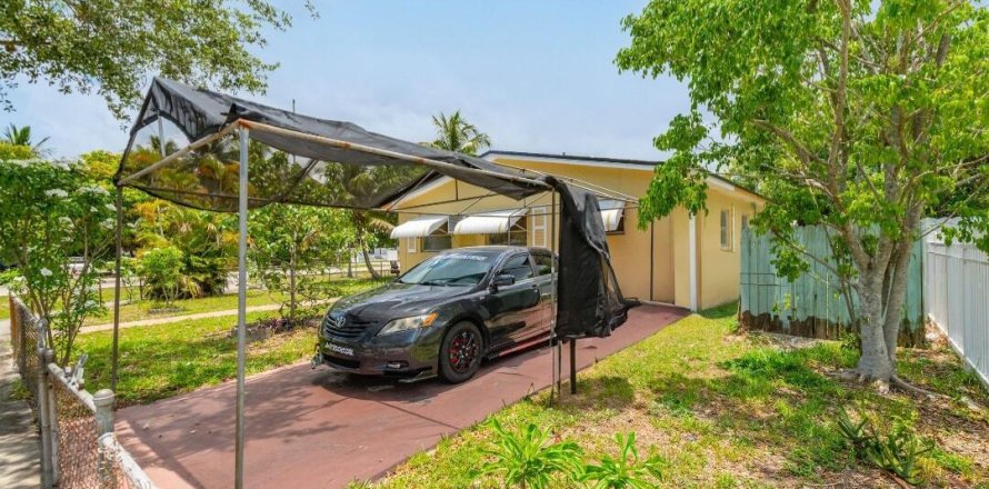 Casa en North Miami, Florida 4 dormitorios, 131.36 m2 № 1207972
