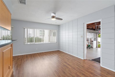 Casa en alquiler en Saint Petersburg, Florida, 2 dormitorios, 123.93 m2 № 1913948 - foto 12