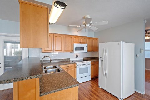 Casa en alquiler en Saint Petersburg, Florida, 2 dormitorios, 123.93 m2 № 1913948 - foto 10