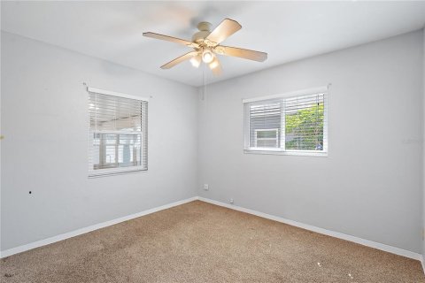 Casa en alquiler en Saint Petersburg, Florida, 2 dormitorios, 123.93 m2 № 1913948 - foto 20