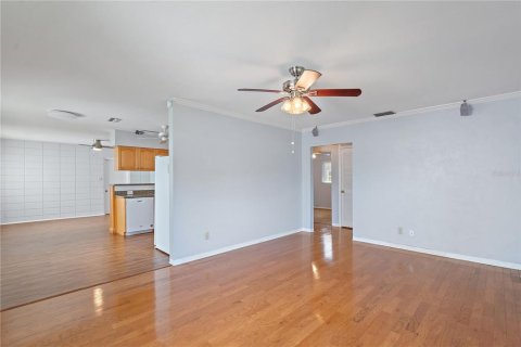Casa en alquiler en Saint Petersburg, Florida, 2 dormitorios, 123.93 m2 № 1913948 - foto 6