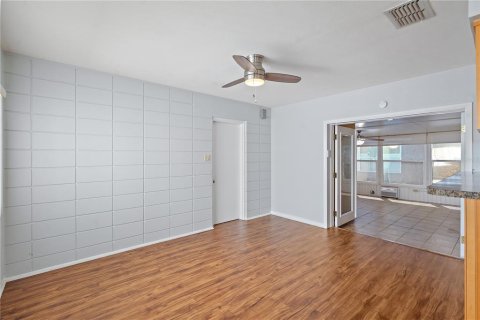 Casa en alquiler en Saint Petersburg, Florida, 2 dormitorios, 123.93 m2 № 1913948 - foto 11