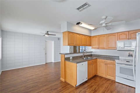 Casa en alquiler en Saint Petersburg, Florida, 2 dormitorios, 123.93 m2 № 1913948 - foto 8