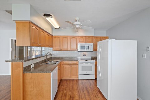 Casa en alquiler en Saint Petersburg, Florida, 2 dormitorios, 123.93 m2 № 1913948 - foto 9