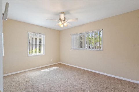 Casa en alquiler en Saint Petersburg, Florida, 2 dormitorios, 123.93 m2 № 1913948 - foto 17