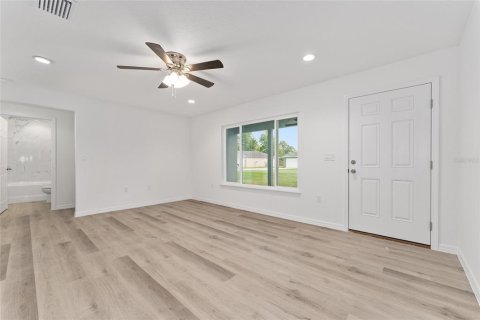 House in Silver Springs Shores, Florida 3 bedrooms, 116.22 sq.m. № 2206415 - photo 12