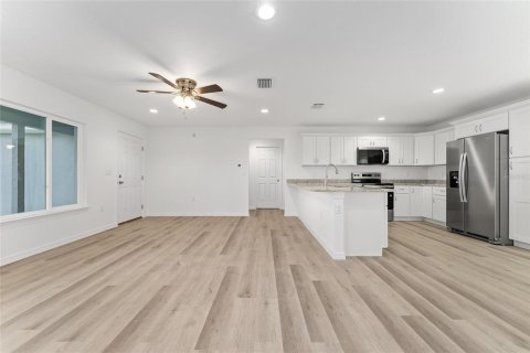House in Silver Springs Shores, Florida 3 bedrooms, 116.22 sq.m. № 2206415 - photo 14