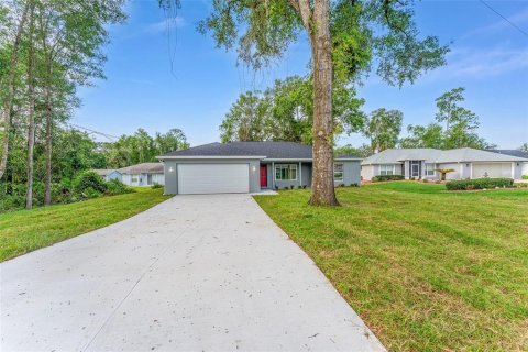 House in Silver Springs Shores, Florida 3 bedrooms, 116.22 sq.m. № 2206415 - photo 2