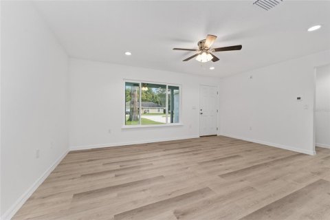 House in Silver Springs Shores, Florida 3 bedrooms, 116.22 sq.m. № 2206415 - photo 13