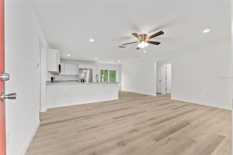 House in Silver Springs Shores, Florida 3 bedrooms, 116.22 sq.m. № 2206415 - photo 11