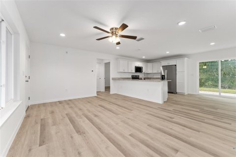 House in Silver Springs Shores, Florida 3 bedrooms, 116.22 sq.m. № 2206415 - photo 15