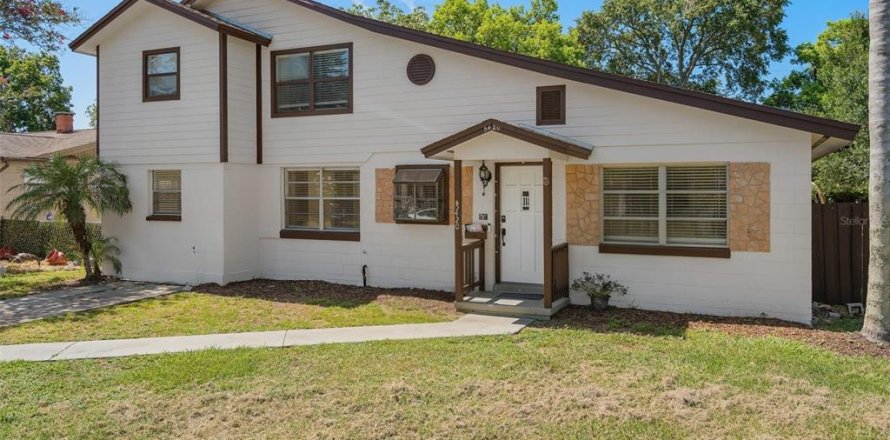 House in Orlando, Florida 5 bedrooms, 242.1 sq.m. № 1793607