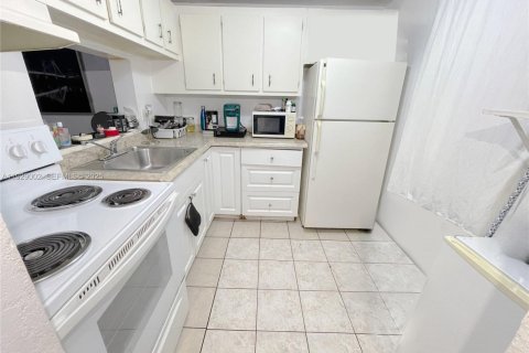 Copropriété à vendre à Lauderhill, Floride: 1 chambre, 68.28 m2 № 1987334 - photo 4