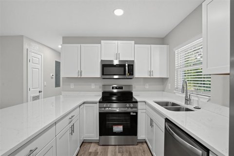 Villa ou maison à louer à Bradenton, Floride: 3 chambres, 87.98 m2 № 2428959 - photo 9