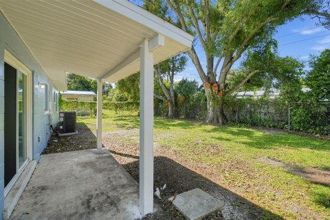 Villa ou maison à louer à Bradenton, Floride: 3 chambres, 87.98 m2 № 2428959 - photo 22