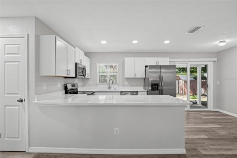 Villa ou maison à louer à Bradenton, Floride: 3 chambres, 87.98 m2 № 2428959 - photo 5