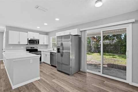 Villa ou maison à louer à Bradenton, Floride: 3 chambres, 87.98 m2 № 2428959 - photo 4