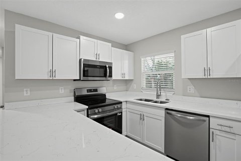 Villa ou maison à louer à Bradenton, Floride: 3 chambres, 87.98 m2 № 2428959 - photo 10