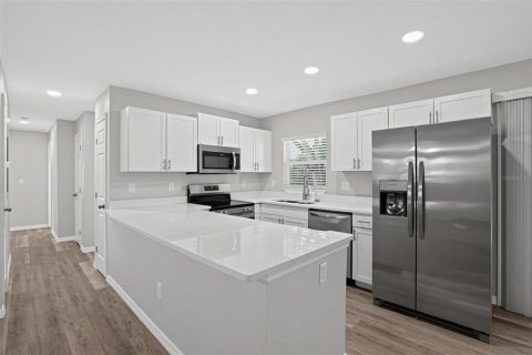Villa ou maison à louer à Bradenton, Floride: 3 chambres, 87.98 m2 № 2428959 - photo 11