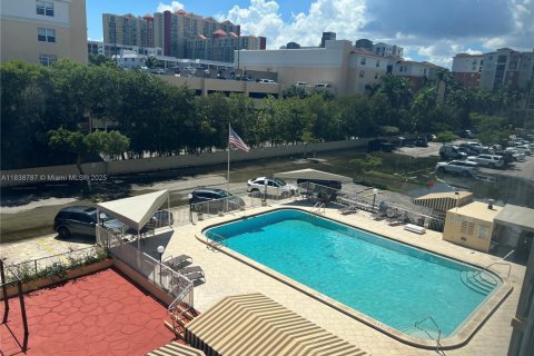 Condo in Sunny Isles Beach, Florida, 1 bedroom  № 1825494 - photo 12