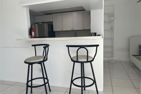 Condo in Sunny Isles Beach, Florida, 1 bedroom  № 1825494 - photo 8