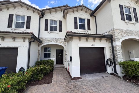 Villa ou maison à vendre à Miami, Floride: 3 chambres, 133.97 m2 № 1982250 - photo 1