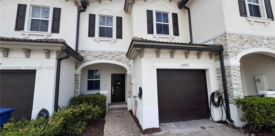 Villa ou maison à Miami, Floride 3 chambres, 133.97 m2 № 1982250