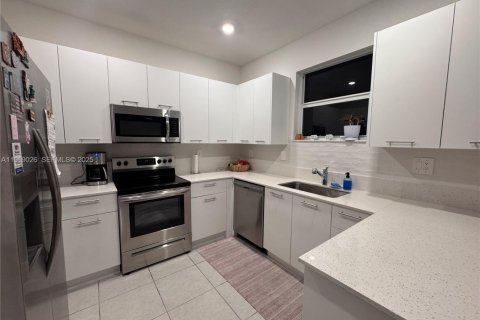 Villa ou maison à vendre à Miami, Floride: 3 chambres, 133.97 m2 № 1982250 - photo 14