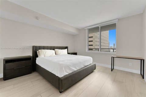 Condo in Miami, Florida, 1 bedroom  № 1813945 - photo 16