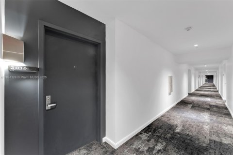 Condo in Miami, Florida, 1 bedroom  № 1813945 - photo 2