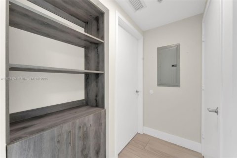 Condo in Miami, Florida, 1 bedroom  № 1813945 - photo 13