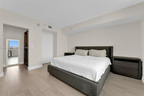Condo in Miami, Florida, 1 bedroom  № 1813945 - photo 17