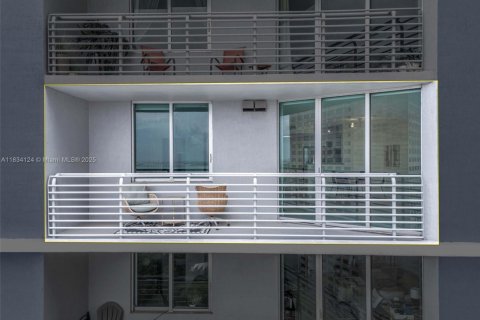 Condo in Miami, Florida, 1 bedroom  № 1813945 - photo 21