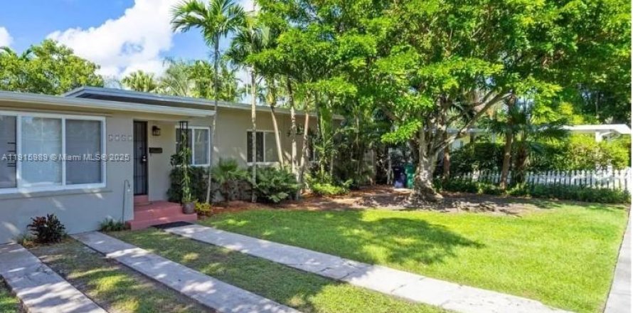 House in Miami, Florida 3 bedrooms, 96.25 sq.m. № 1970775