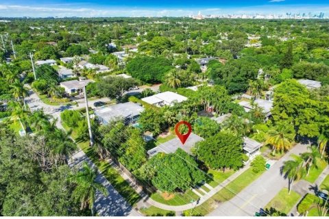 House in Miami, Florida 3 bedrooms, 96.25 sq.m. № 1970775 - photo 2