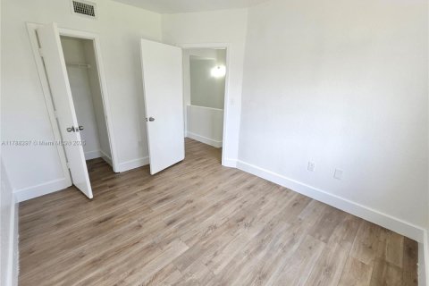 Touwnhouse à vendre à Miami, Floride: 3 chambres, 106.84 m2 № 2015342 - photo 12