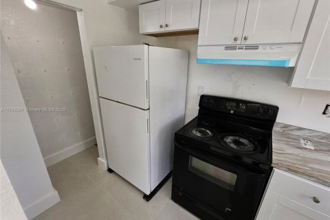 Touwnhouse à vendre à Miami, Floride: 3 chambres, 106.84 m2 № 2015342 - photo 5