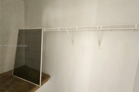 Touwnhouse à vendre à Miami, Floride: 3 chambres, 106.84 m2 № 2015342 - photo 27