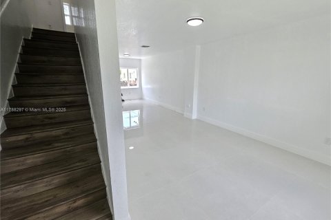 Touwnhouse à Miami, Floride 3 chambres, 106.84 m2 № 2015342