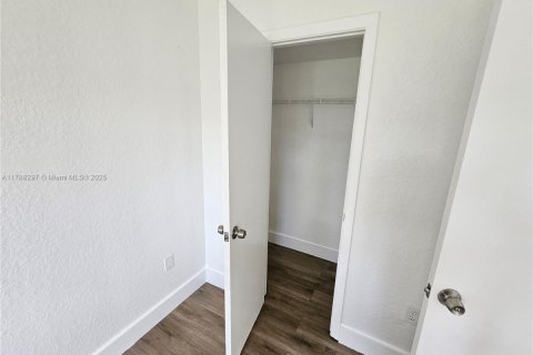 Touwnhouse à vendre à Miami, Floride: 3 chambres, 106.84 m2 № 2015342 - photo 13