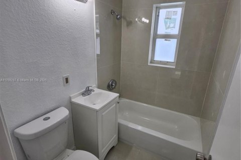 Touwnhouse à vendre à Miami, Floride: 3 chambres, 106.84 m2 № 2015342 - photo 10