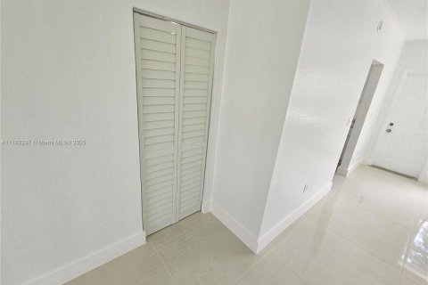 Touwnhouse à vendre à Miami, Floride: 3 chambres, 106.84 m2 № 2015342 - photo 6