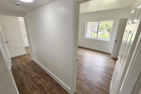 Touwnhouse à vendre à Miami, Floride: 3 chambres, 106.84 m2 № 2015342 - photo 16