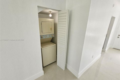 Touwnhouse à vendre à Miami, Floride: 3 chambres, 106.84 m2 № 2015342 - photo 7