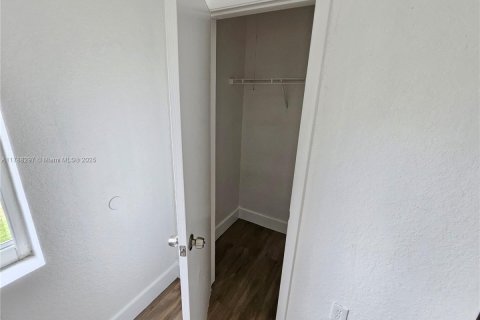 Touwnhouse à vendre à Miami, Floride: 3 chambres, 106.84 m2 № 2015342 - photo 21