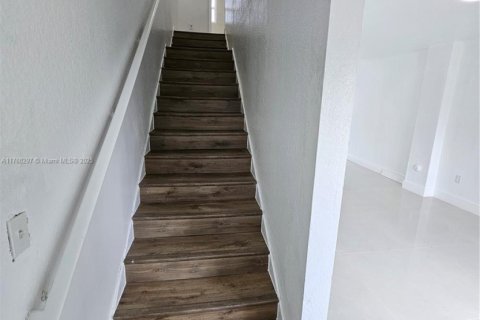 Touwnhouse à vendre à Miami, Floride: 3 chambres, 106.84 m2 № 2015342 - photo 8